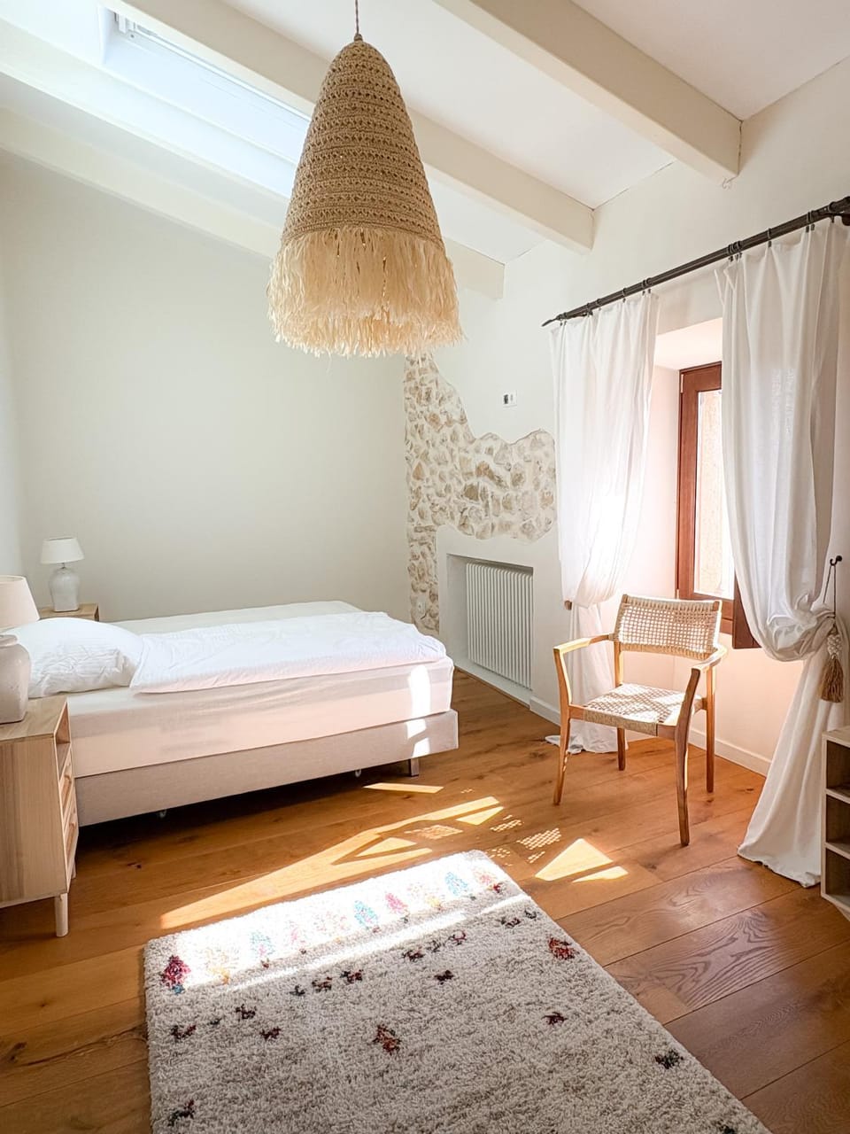 Photo of the whole room, Bedroom