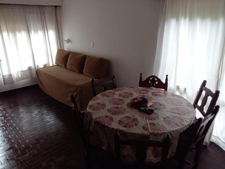 Duplex N 22 prop Directo en Complejo, con cochera solo en Marzo y Abril Apartment in Villa Gesell