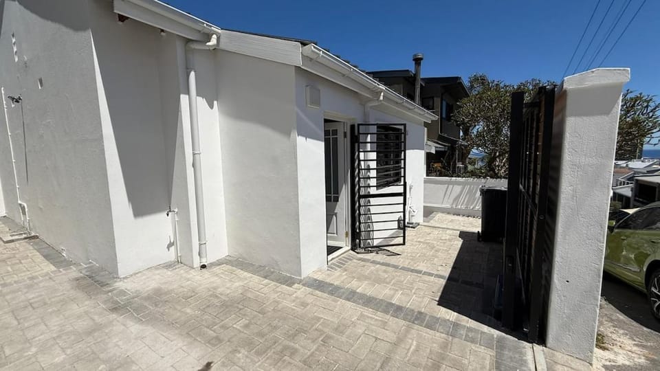 Sea Point - 6 Sleeper Coastal Cottage House in Sea Point