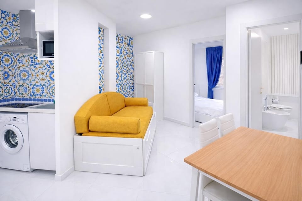 Bed, TV and multimedia, Kitchen or kitchenette, Living room, Photo of the whole room, Seating area, Bedroom, minibar, oven, washing machine