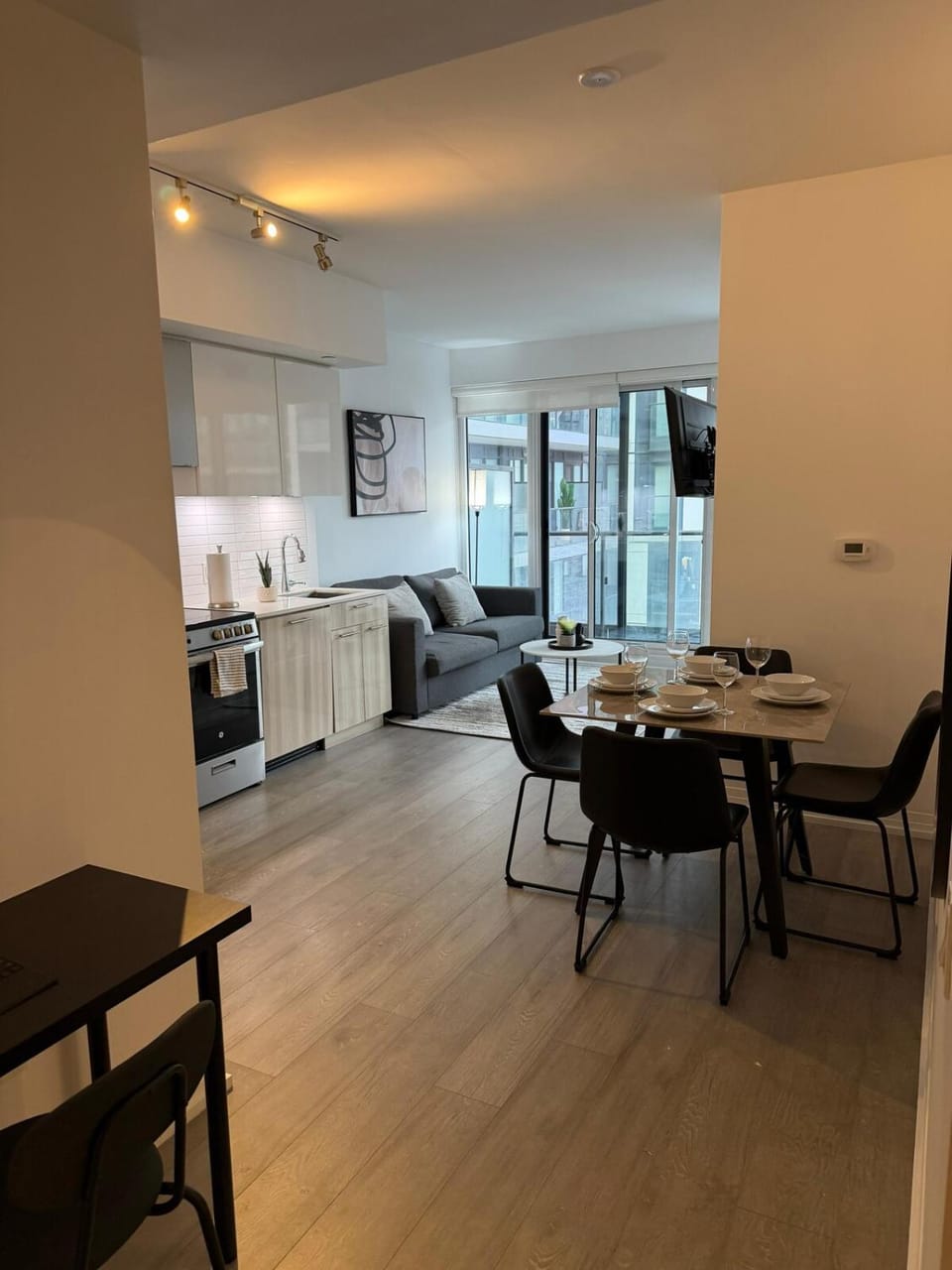 Kitchen or kitchenette, Living room, Seating area, Dining area