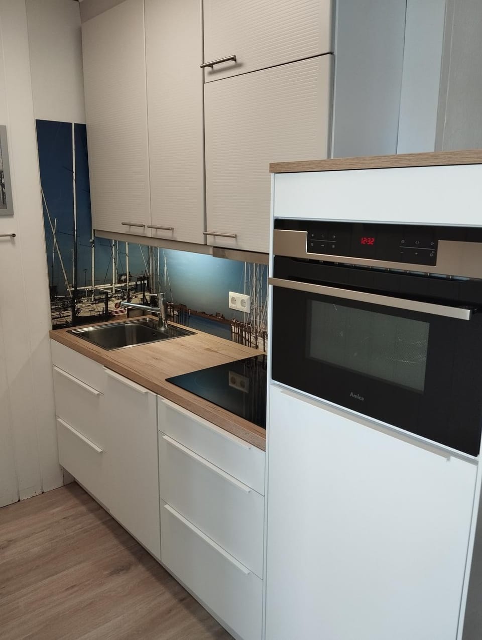 Kitchen or kitchenette, Living room