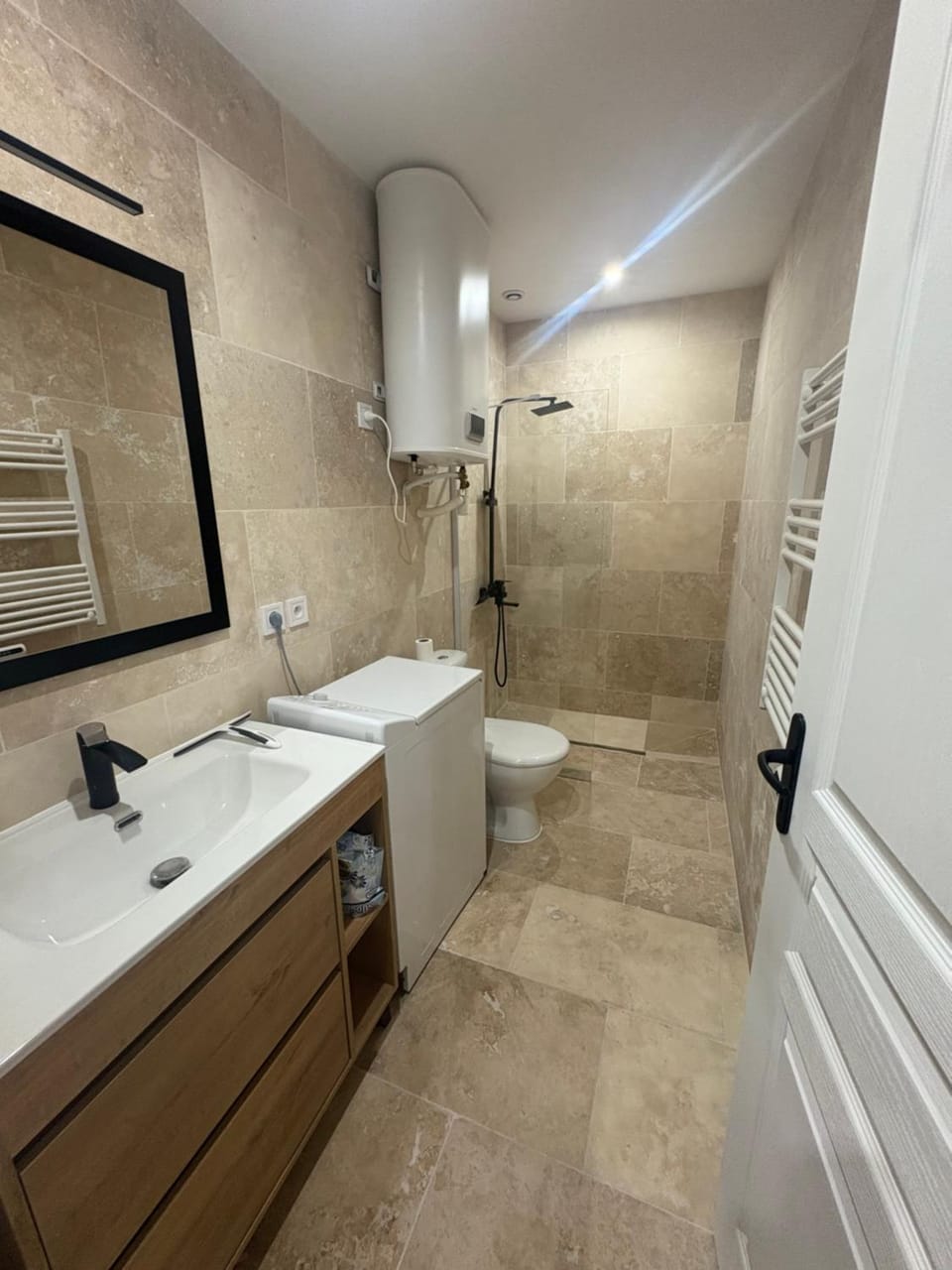 Shower, Toilet, towels