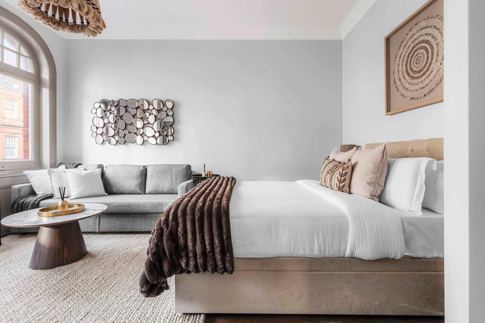 Chic Chelsea Flat Near Harrods Apartment in City of Westminster