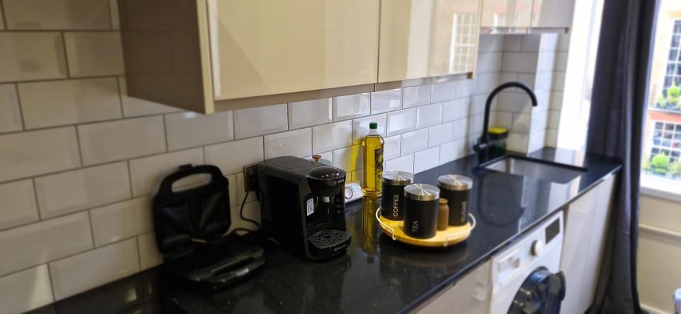 Coffee/tea facilities, Kitchen or kitchenette