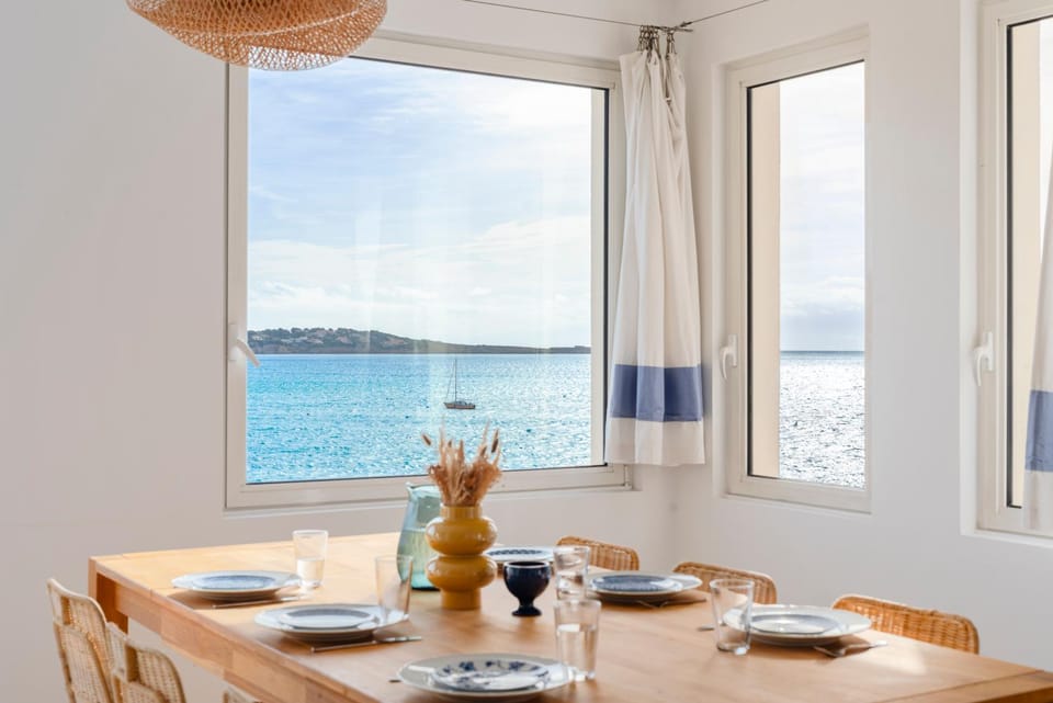 VILLA BLEU HORIZON Bandol - Vue Mer - Plage -Parking- 4 chambres en suite - Terrasse - proche Casino Villa in Sanary-sur-Mer