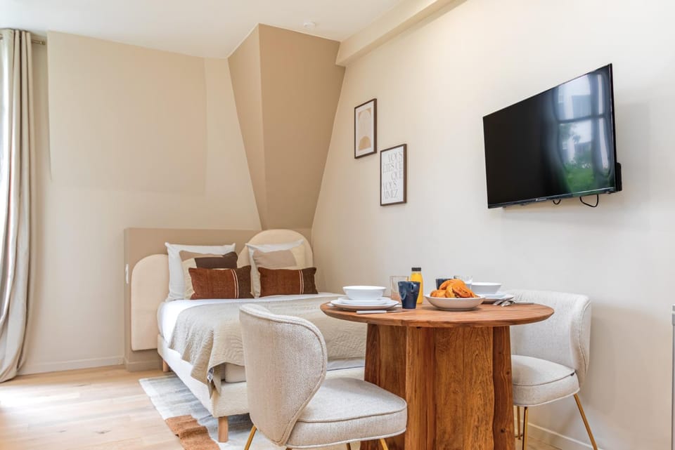 Dining area, Food