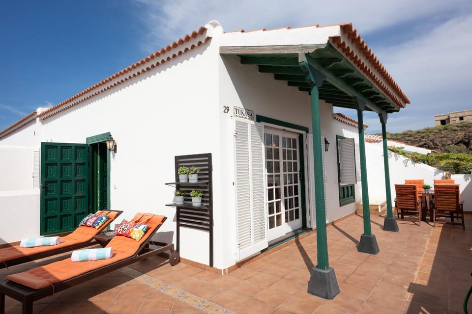 Property building, Facade/entrance, Off site