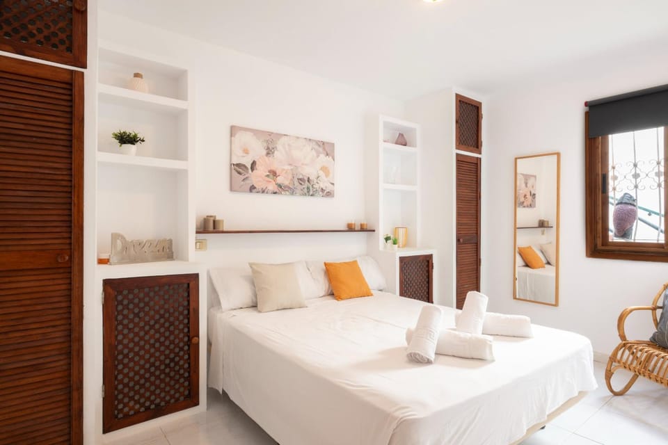 Bed, Photo of the whole room, Bedroom, wardrobe