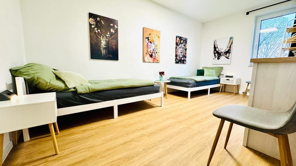 People, Photo of the whole room, Bedroom, Guests, children, group of guests