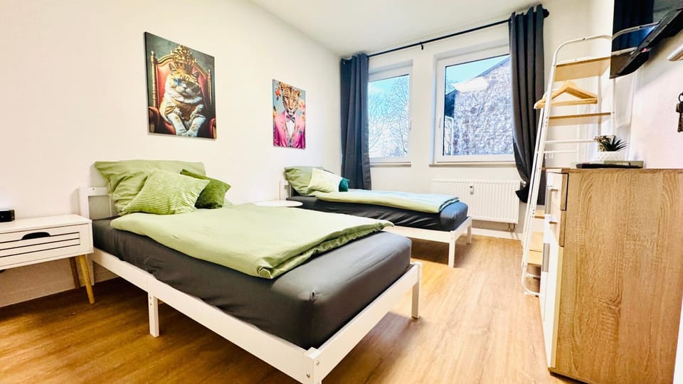 Bed, People, Other, Photo of the whole room, Bedroom, Guests, children, young children, older children, group of guests