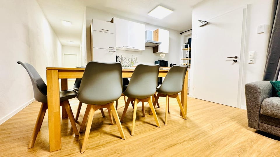 Kitchen or kitchenette, Living room, Seating area, Dining area