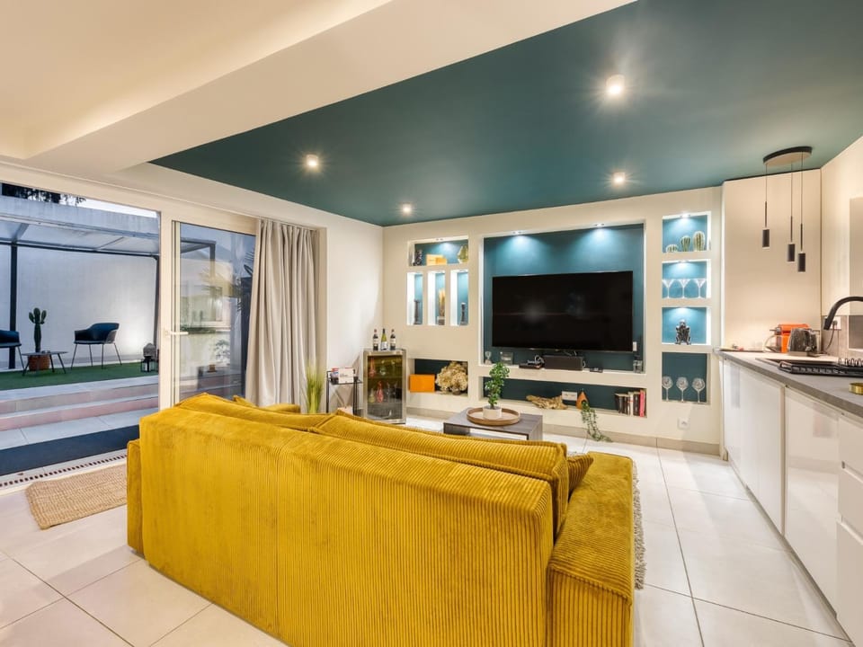 Communal lounge/ TV room, Living room