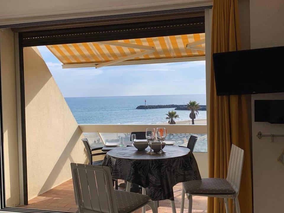 544 Studio 2 pers Héliopolis C magnifique vue mer Apartment in Agde