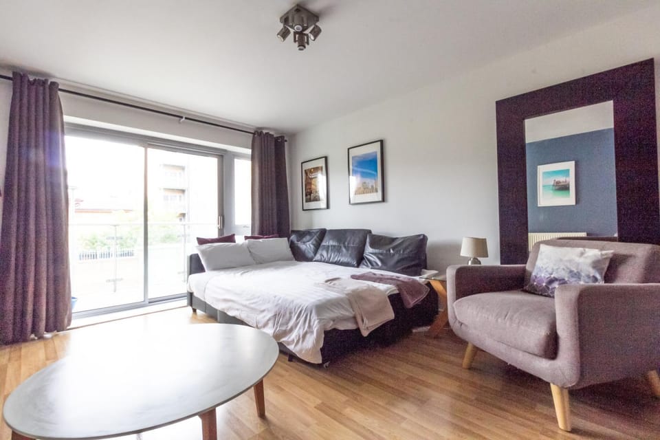 Bed, Living room