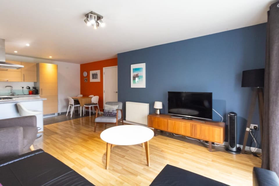 Communal lounge/ TV room, TV and multimedia, Living room
