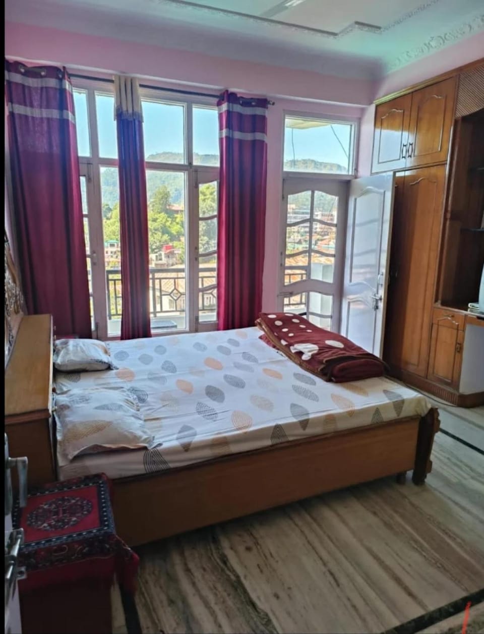 Harmony Homestay Couple & Family friendly prime location Easy access to Mall Rd -City view Vacation rental in Himachal Pradesh