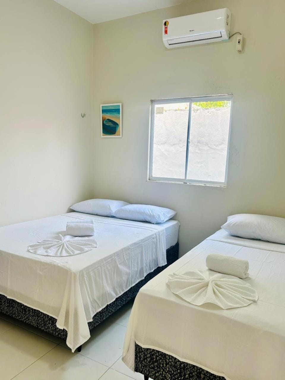 Bed, Photo of the whole room, Bedroom, towels, air conditioner