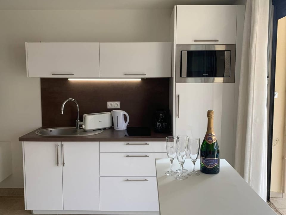 588 Studio 2 pers Héliopolis D rez-de-chaussée proche plage Apartment in Agde