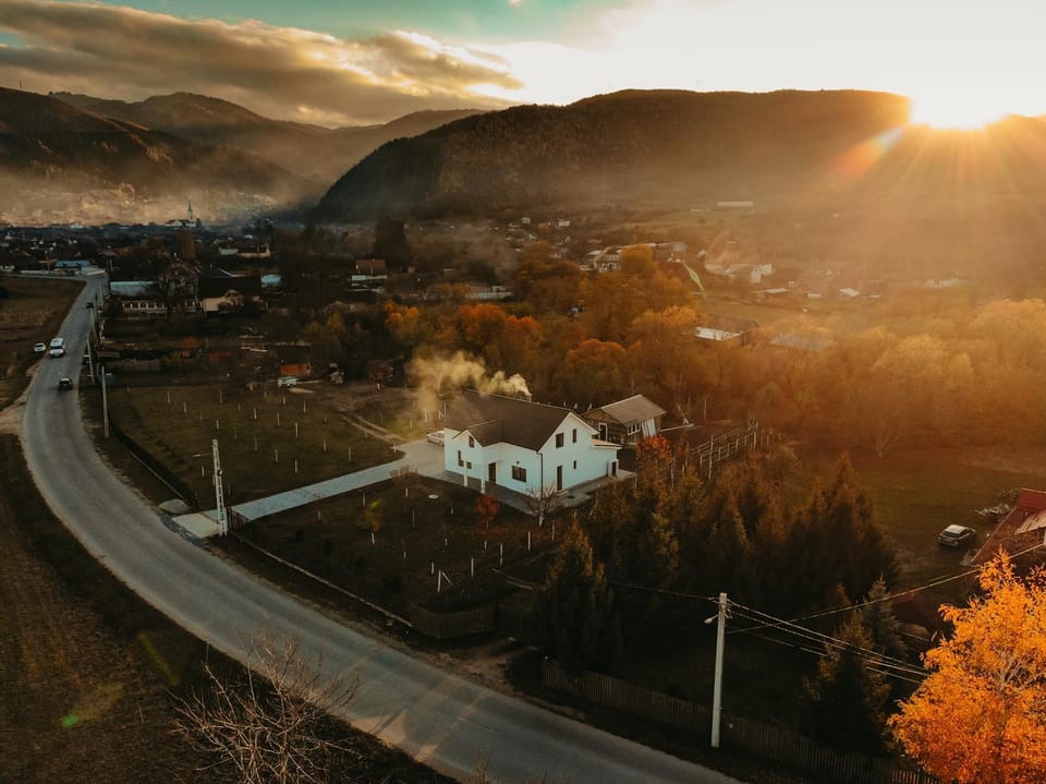 Day, Neighbourhood, Natural landscape, Bird's eye view, Mountain view, Street view, Sunrise, Sunset