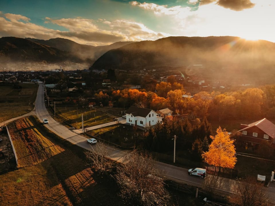 Nearby landmark, Day, Neighbourhood, Natural landscape, Bird's eye view, Mountain view, Street view, Sunrise, Sunset