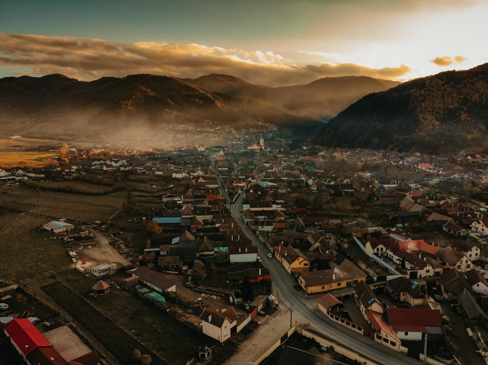 Nearby landmark, Day, Neighbourhood, Natural landscape, Bird's eye view, City view, Mountain view, Street view, Sunrise, Sunset