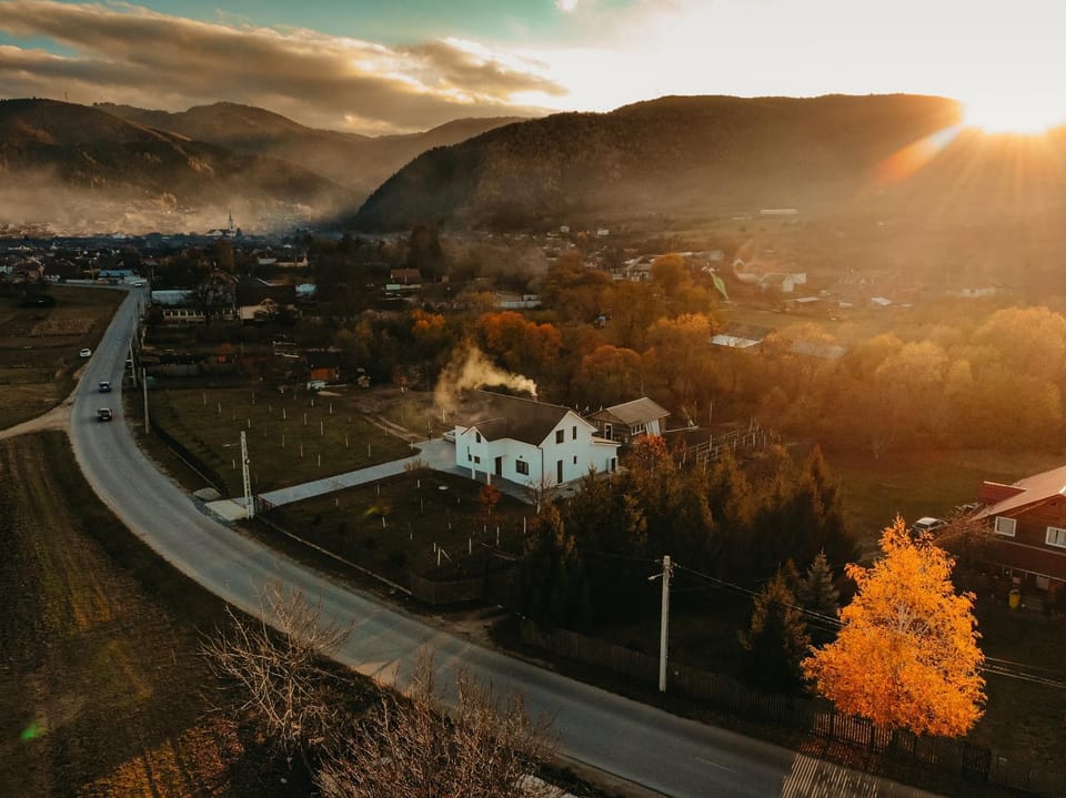 Nearby landmark, Day, Neighbourhood, Natural landscape, Bird's eye view, Mountain view, Street view, Sunrise, Sunset