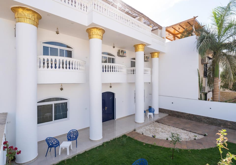 Patio, Day, People, Natural landscape, View (from property/room), Balcony/Terrace, Living room, Seating area, Guests, group of guests