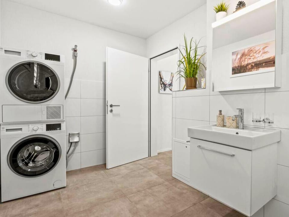 Shower, Toilet, Bathroom, washing machine, dryer