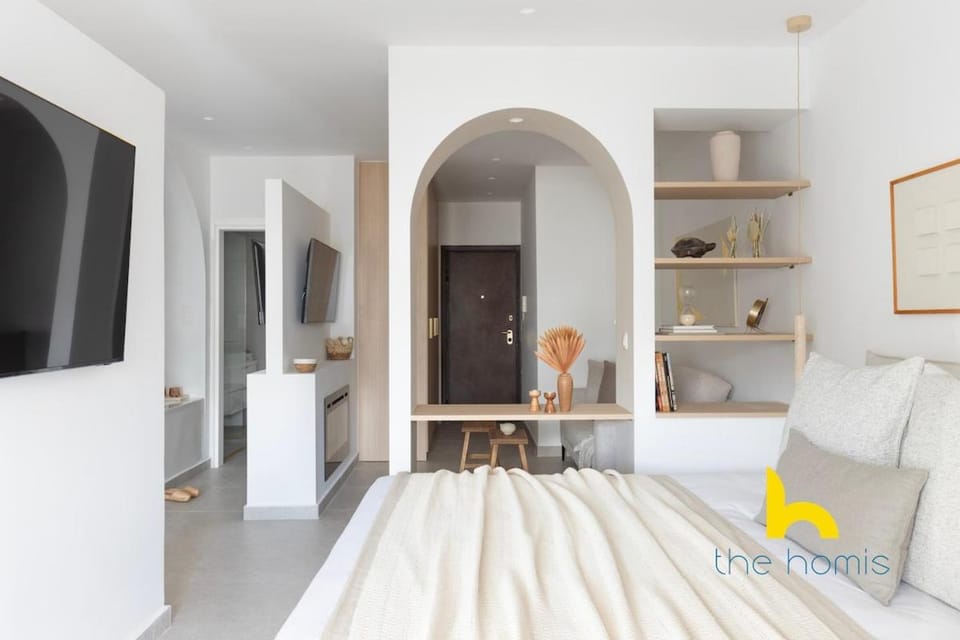 Relaxing Baths & Fireplace Nights Near Acropolis Apartment in Athens