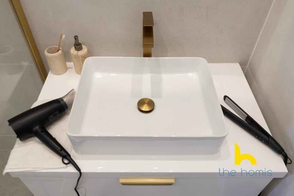 Relaxing Baths & Fireplace Nights Near Acropolis Apartment in Athens