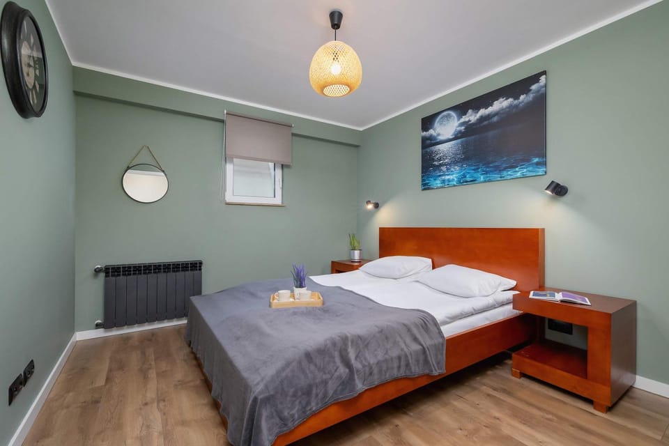 Bed, TV and multimedia, Photo of the whole room, Bedroom, towels