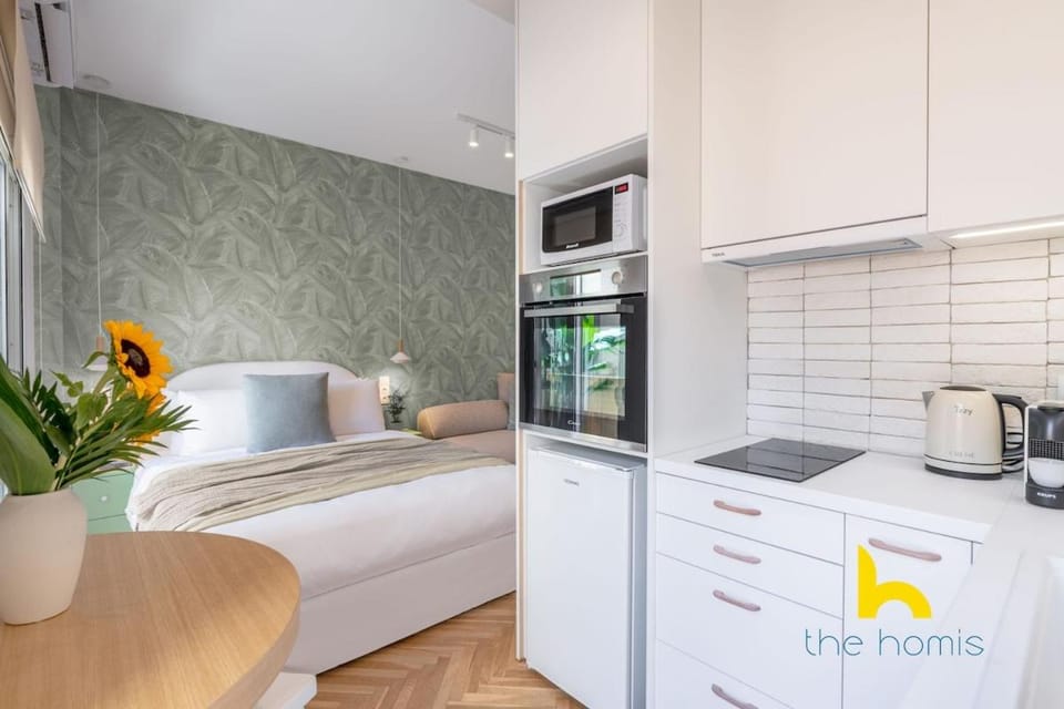 Hideaway near Acropolis, Hammam Shower, Fireplace! Apartment in Kallithea