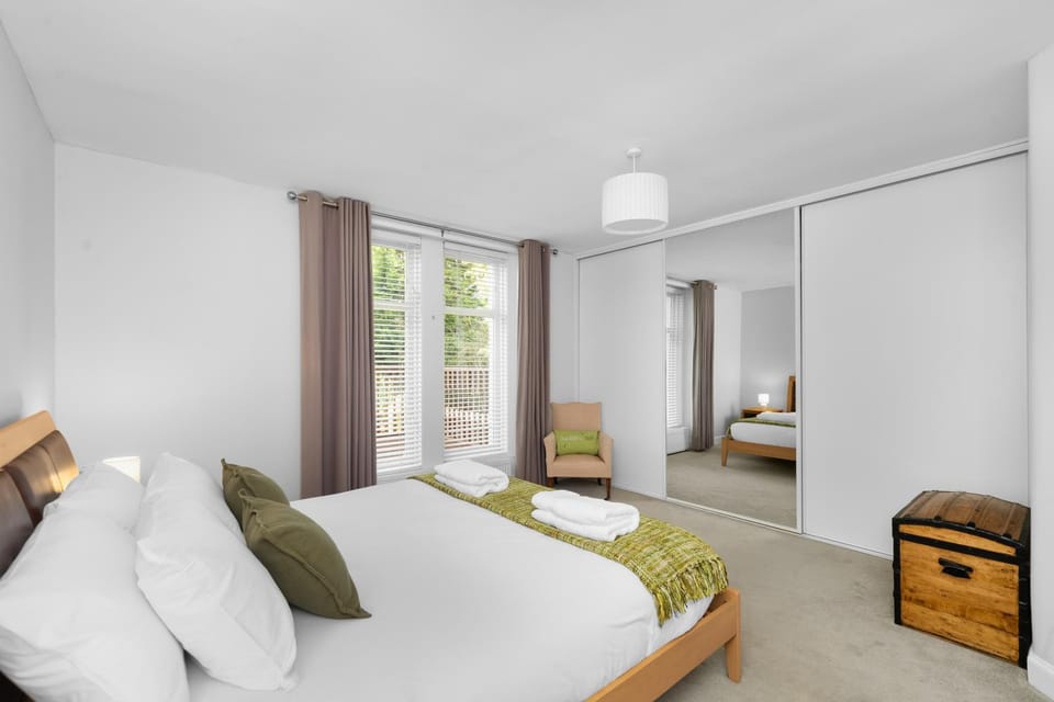 Bed, Bedroom, towels, wardrobe
