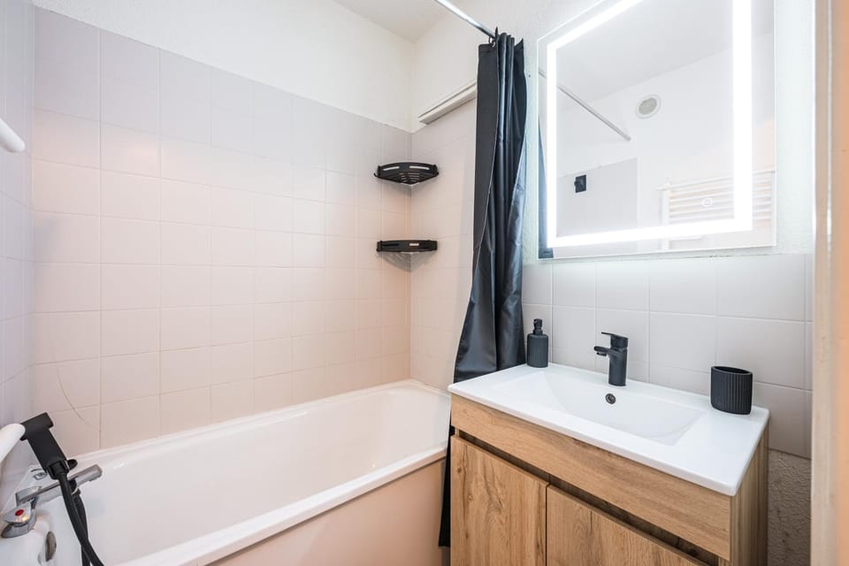 Bathroom, Bath