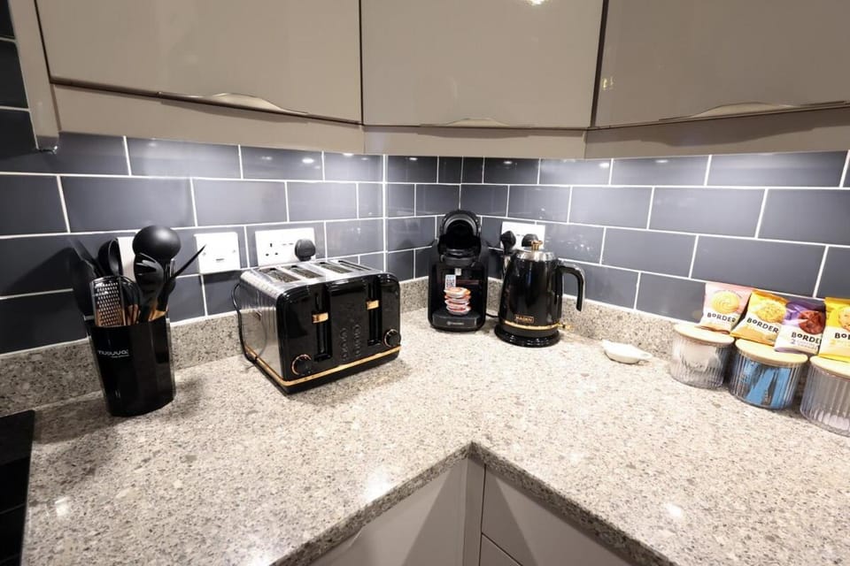 Beautiful Apartment Located on Ledbury High Street- Sleeps up to 8! Dog Friendly Apartment in Malvern Hills District