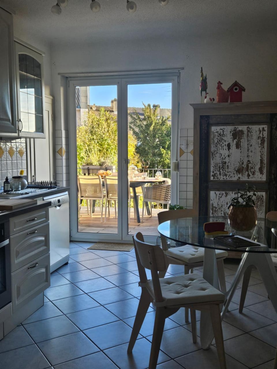 Patio, View (from property/room), Balcony/Terrace, Kitchen or kitchenette, Dining area, dishwasher, stove