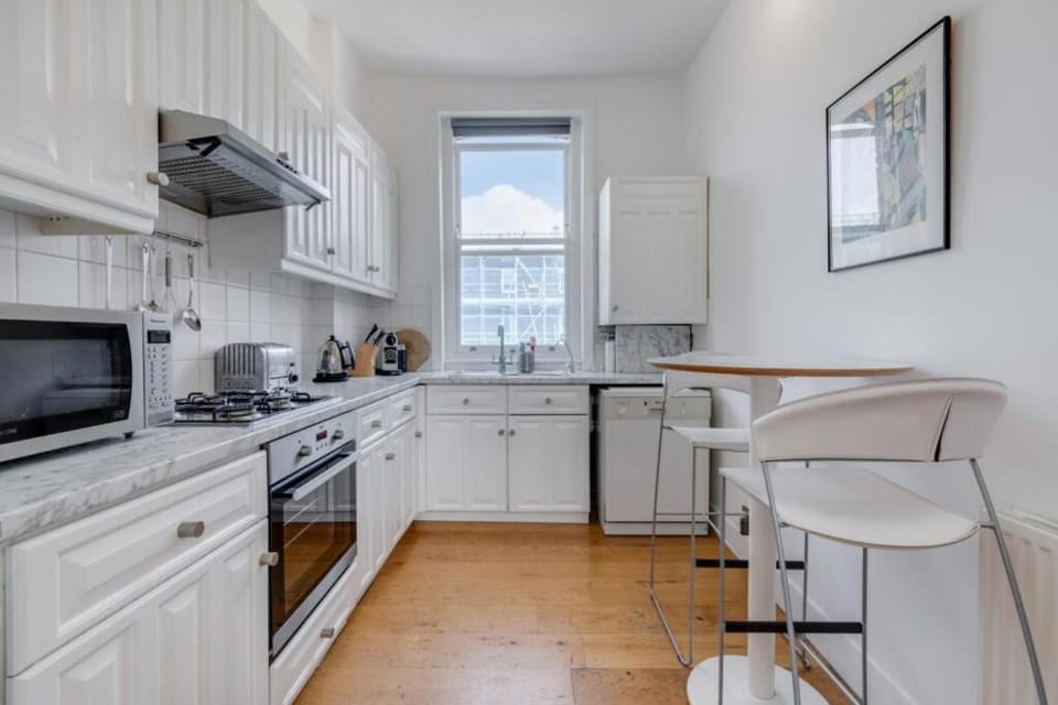 Primrose Hill House, Double-Height Living Room, Bedroom with King Bed, Mezzanine Super-King Apartment in City of Westminster