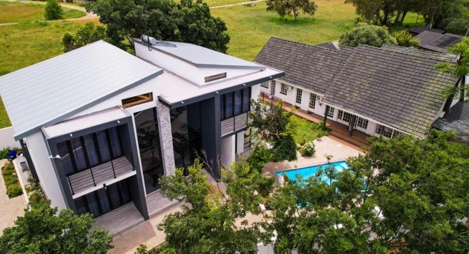 Property building, Bird's eye view, Swimming pool