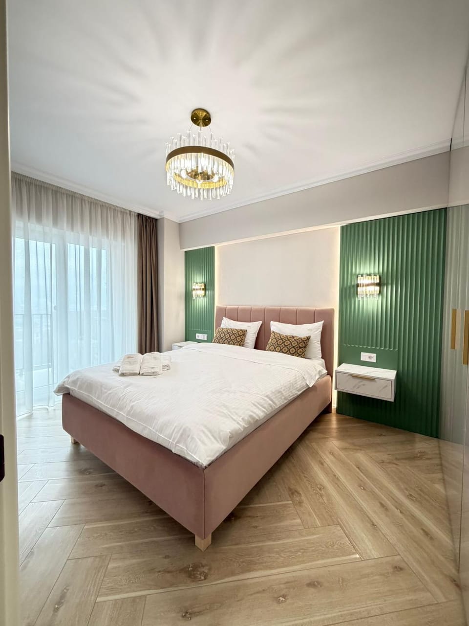 Bed, Bedroom, towels
