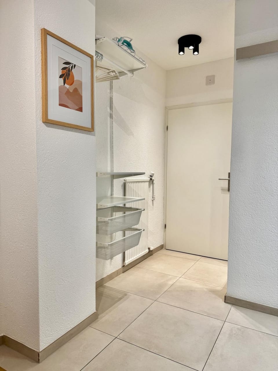 Facade/entrance, flat iron, wardrobe