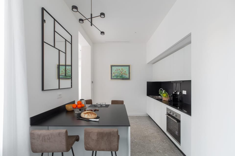 Kitchen or kitchenette, Food and drinks, Dining area