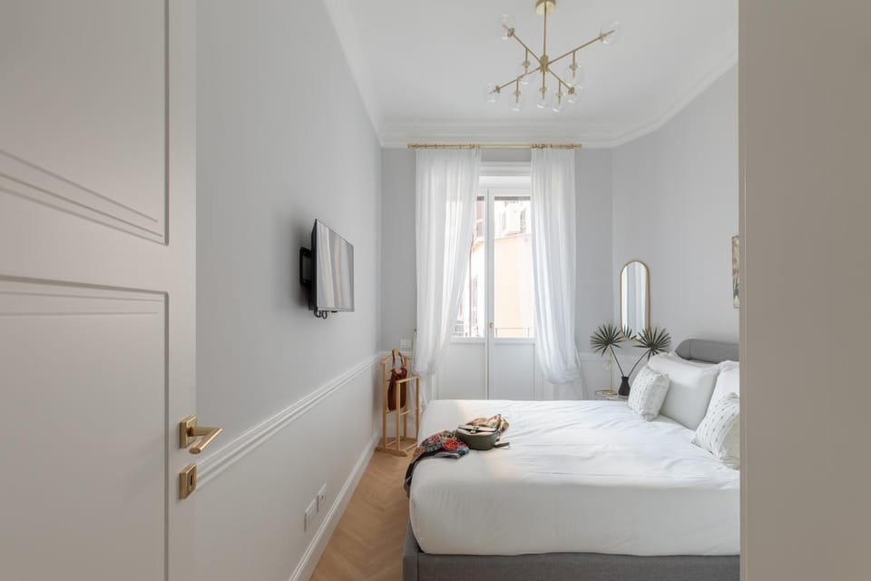 Bed, TV and multimedia, Photo of the whole room, Bedroom