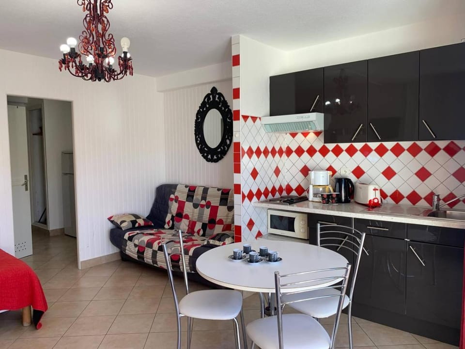 537 2 pers HELIOPOLIS E - rez-de-chaussée Apartment in Agde