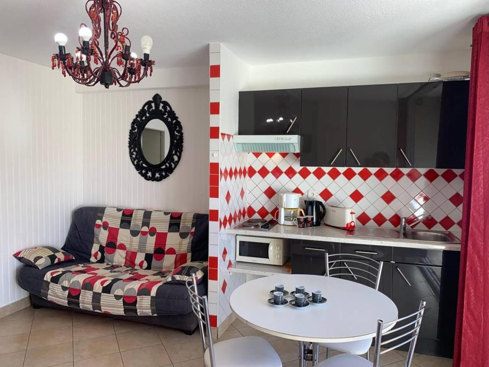 537 2 pers HELIOPOLIS E - rez-de-chaussée Apartment in Agde