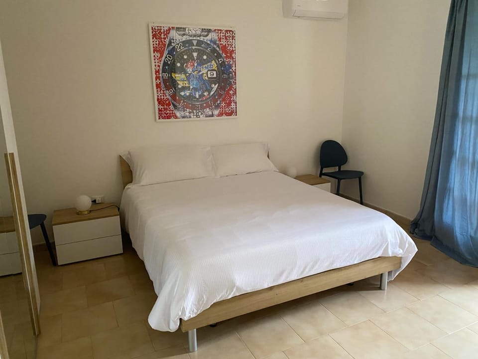 Bed, Bedroom, wardrobe, air conditioner