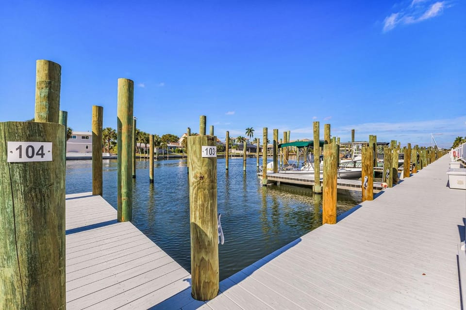 Waterfront Escape with Gulf Access & Resort Amenities - Caper Point - Roelens House in Lee County