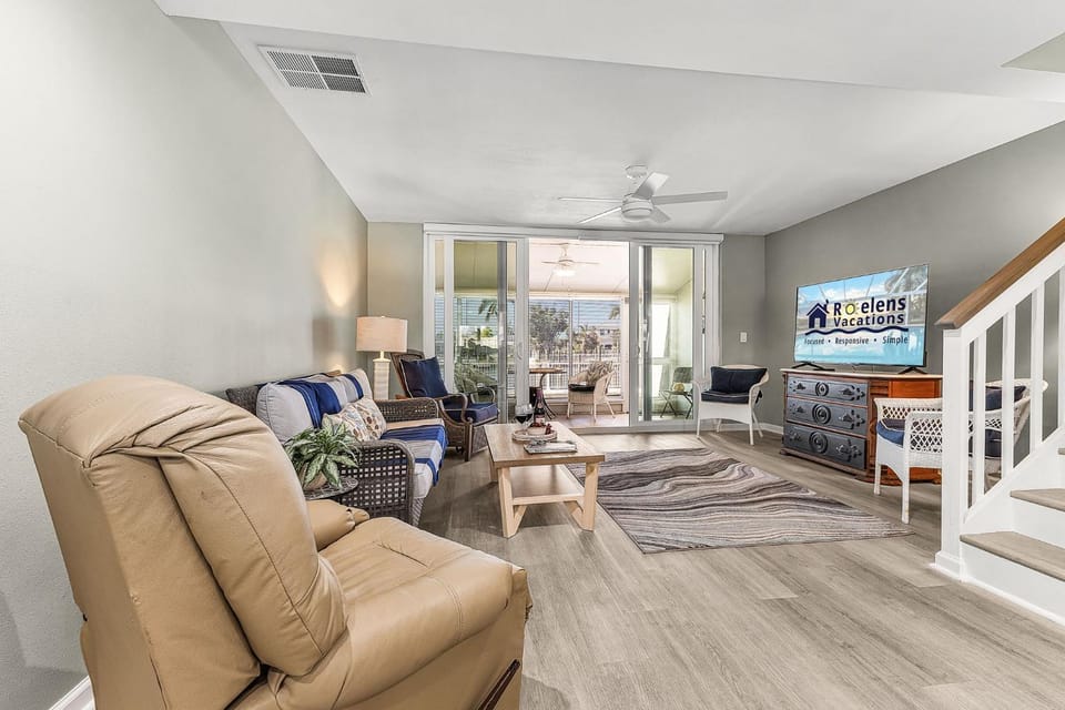Waterfront Escape with Gulf Access & Resort Amenities - Caper Point - Roelens House in Lee County