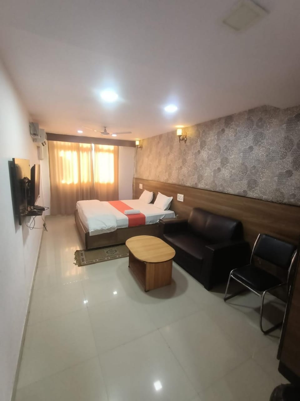 Bed, Living room, Photo of the whole room, Bedroom