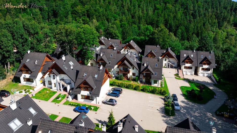 Property building, Day, Natural landscape, Bird's eye view, Location, Parking